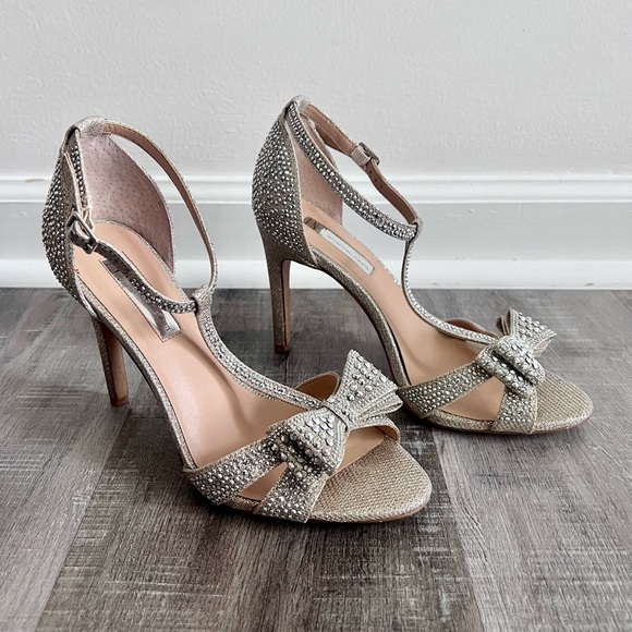 I.N.C. Glittery Bow T-Strap Heels Size 7.5 Holiday Party Wedding - Picture 3 of 10